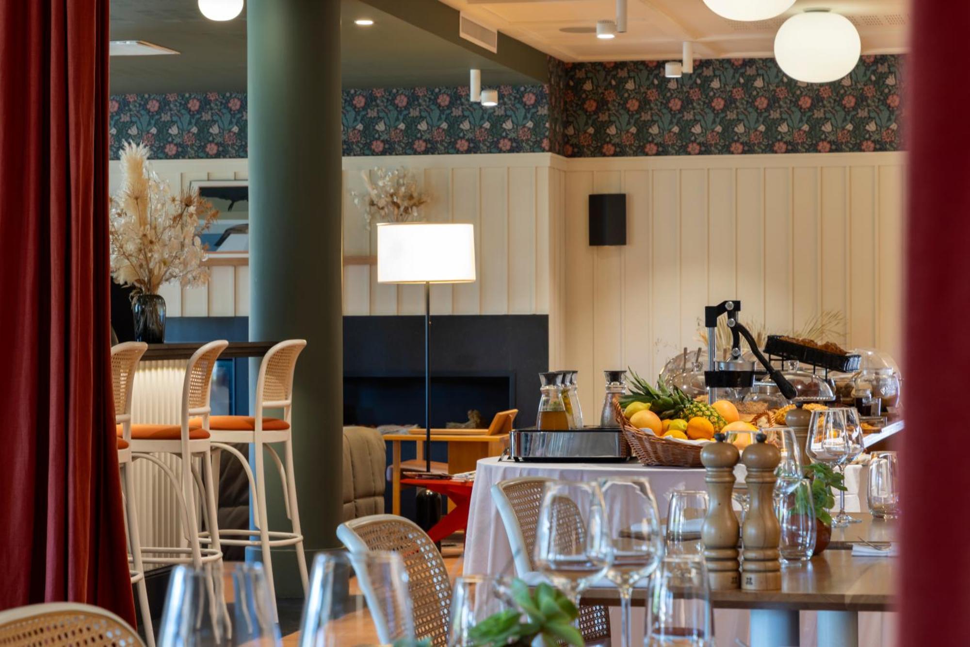 Hotel Restaurant Villa Josephine LʼÎle-Rousse Exteriör bild